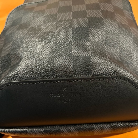 Louis Vuitton Damier Graphite Checkered Men's Backpack/Slingbag - Picture 4 of 16